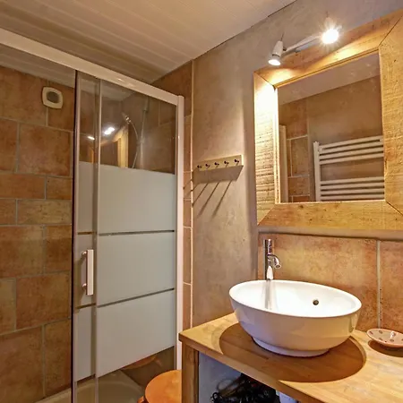 Confortable A Saint-etienne, 2 Chambres, Terrasse, Poele A Granules, Proche Commodites - Fr-1-496-38 Holiday home Saint-Etienne (Loire)