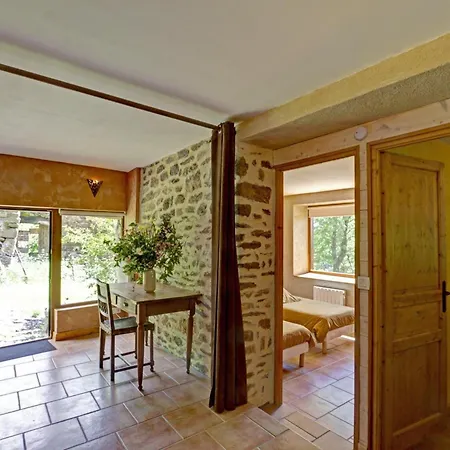 Confortable A Saint-etienne, 2 Chambres, Terrasse, Poele A Granules, Proche Commodites - Fr-1-496-38 * Saint-Etienne (Loire)
